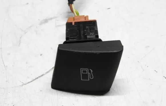 Peugeot 508 Tailgate/trunk/boot open switch 9686944310