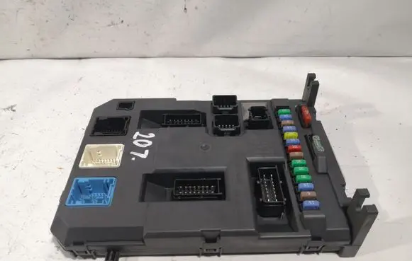 Peugeot 207 Fuse module 9664983080