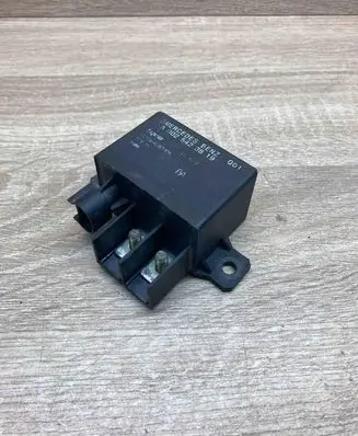 Mercedes-Benz E W211 Glow plug pre-heat relay A0025423819