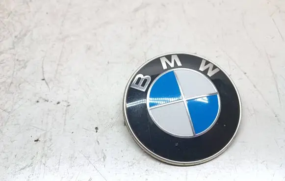 BMW 1 E82 E88 Manufacturer badge logo/emblem 8132375