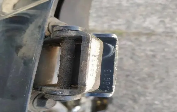 Chevrolet Captiva Tailgate/trunk/boot hinge
