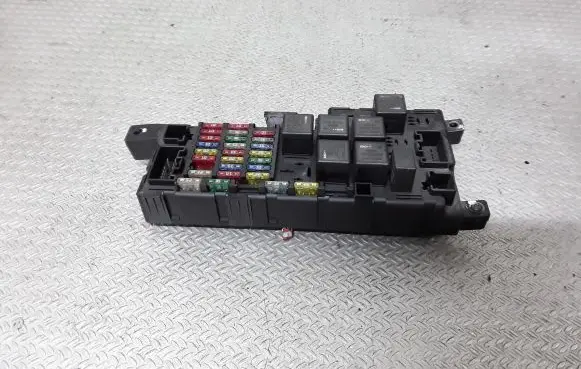 Volvo XC90 Fuse module 518828108