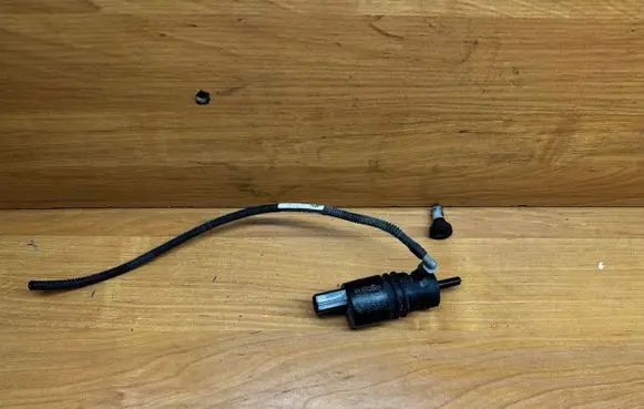 BMW 5 GT F07 Windscreen/windshield washer pump 6934160 3240479 13264011
