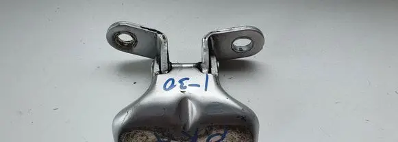 Hyundai i30 Front door lower hinge 
