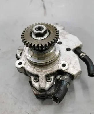Mercedes-Benz R W251 Fuel injection high pressure pump A6420700201 0445010095