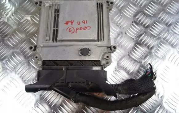 KIA Ceed Engine control unit/module 0261S05609