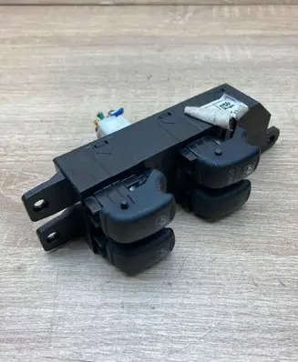Hyundai Santa Fe Electric window control switch 9357026000 WITHPLUG