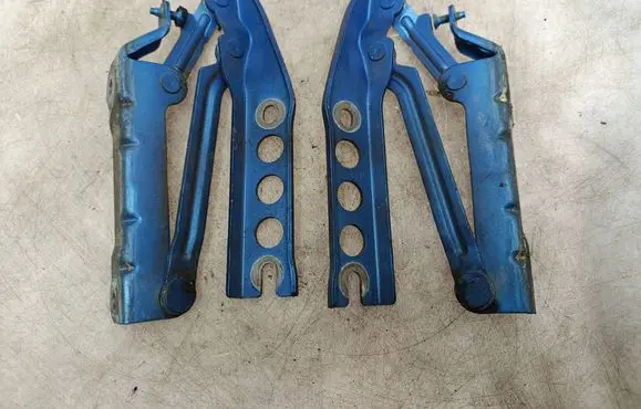 Skoda Roomster (5J) Engine bonnet/hood hinges 5J0823302 5J0823301