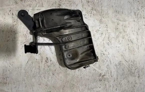 BMW 3 E90 E91 A/C compressor mount bracket 7556836 64557556836
