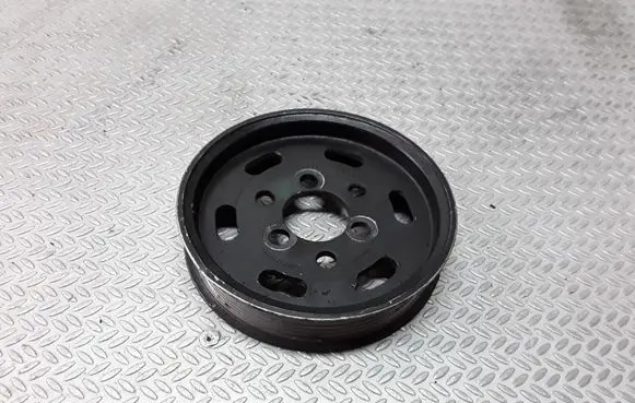 Volkswagen Golf IV Power steering pump pulley 038145255B