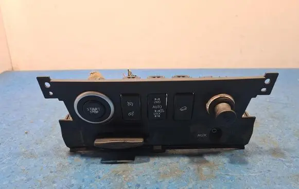 Renault Koleos I Tailgate/trunk/boot open switch 