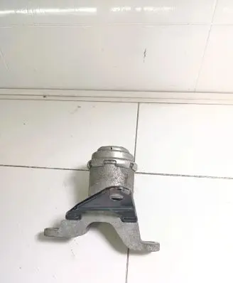 Volvo V60 Engine mount bracket 31304038