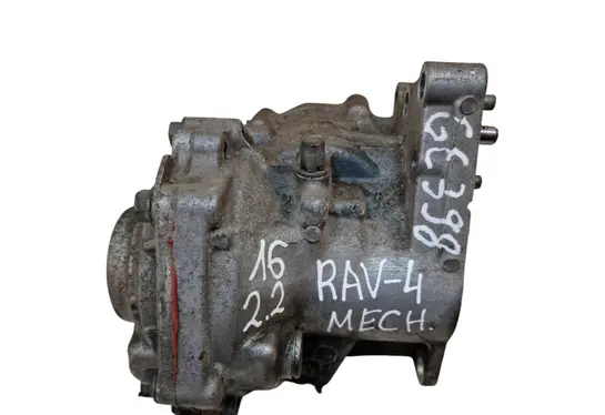 Toyota RAV 4 (XA40) Gearbox transfer box case 81N098