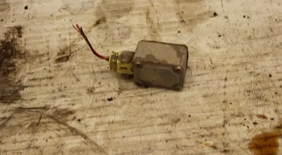 Mitsubishi Pajero Airbag deployment crash/impact sensor MR472979