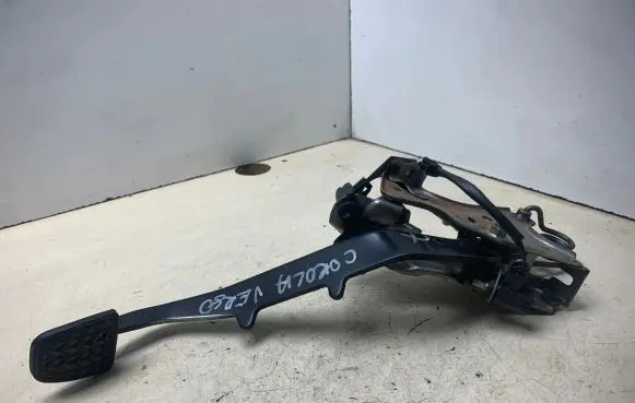 Toyota Corolla Verso AR10 Clutch pedal 