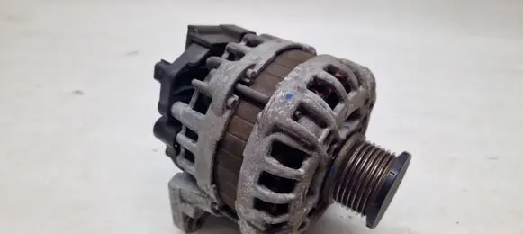 Renault Captur Generator/alternator 231002854R