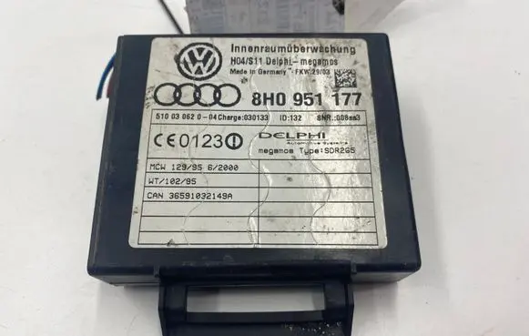 Audi A4 S4 B6 8E 8H Alarm control unit/module 8H0951177