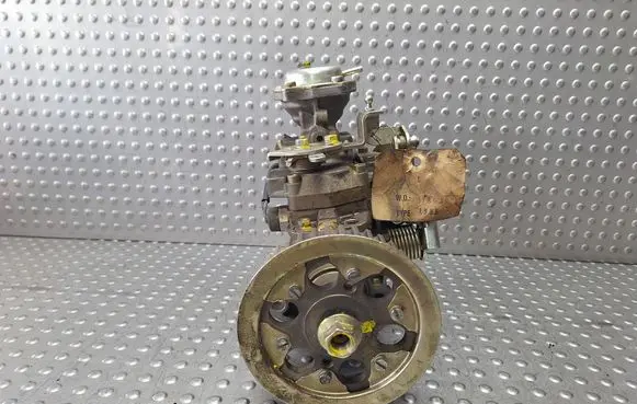 Toyota Land Cruiser (BJ70) Fuel injection high pressure pump S27730426 2210054263