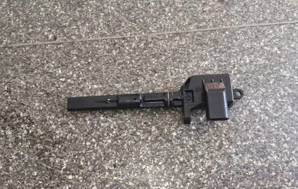 Volkswagen Polo IV 9N3 Oil level sensor 045907660D