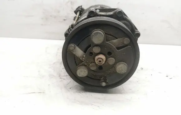 Volkswagen Golf IV Air conditioning (A/C) compressor (pump) 1J0820803K