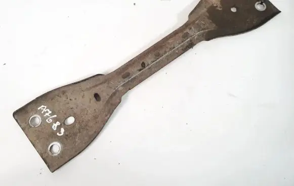Engine mounting bracket