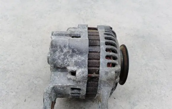 Nissan X-Trail T30 Generator/alternator 231005M310