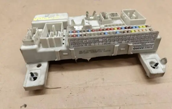 Volvo V50 Fuse box set 31327215 51945P100 04076259