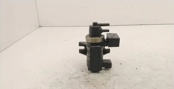 BMW 5 E39 Turbo solenoid valve 72279600 2247906 99T111