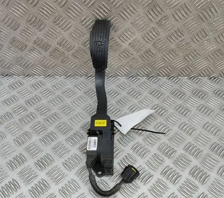 KIA Carens I Accelerator throttle pedal 0K2KK41600