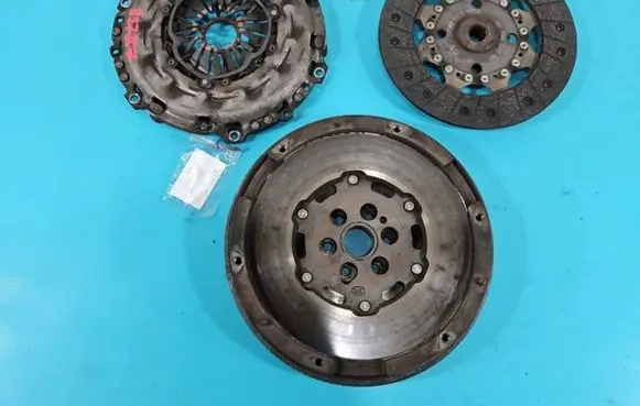 Peugeot 207 Dual mass flywheel 9675022680 IMPRK1418754