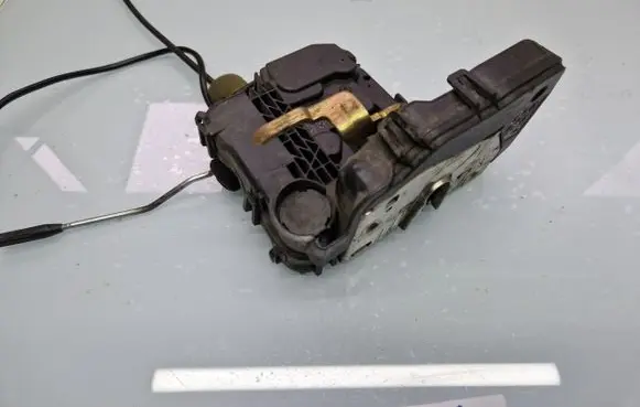 Mercedes-Benz E W211 Front door lock 021R1