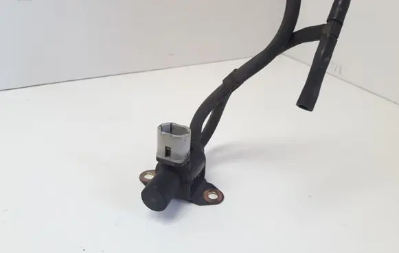 Volvo S40, V40 Vacuum valve 7700875912