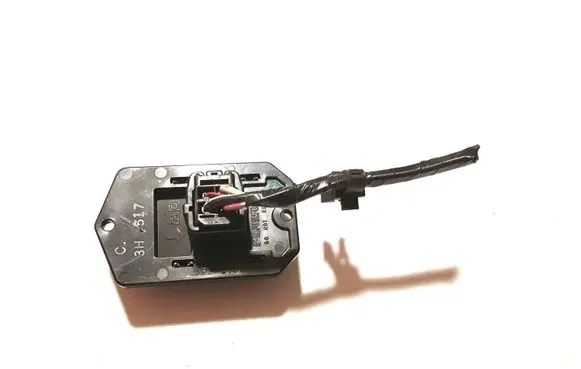 Toyota Hilux (AN10, AN20, AN30) Heater blower motor/fan resistor 3H517
