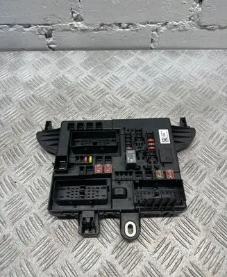 Opel Insignia A Fuse module 22737769
