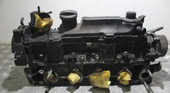 Peugeot 207 Engine head 