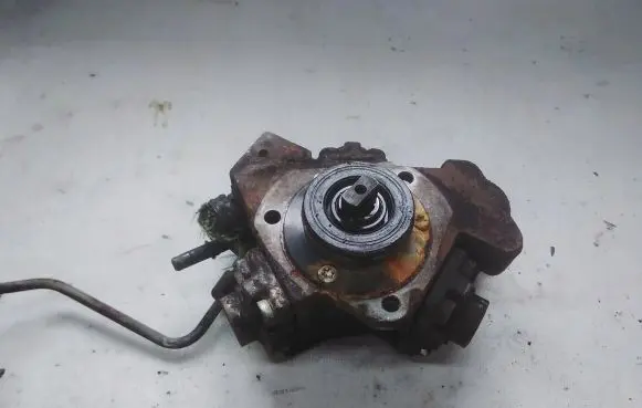 Opel Combo D Fuel injection high pressure pump