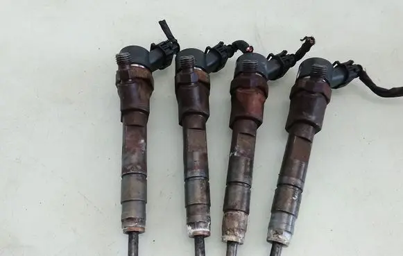 Renault Trafic II (X83) Fuel injectors set 8200100272 0445110110