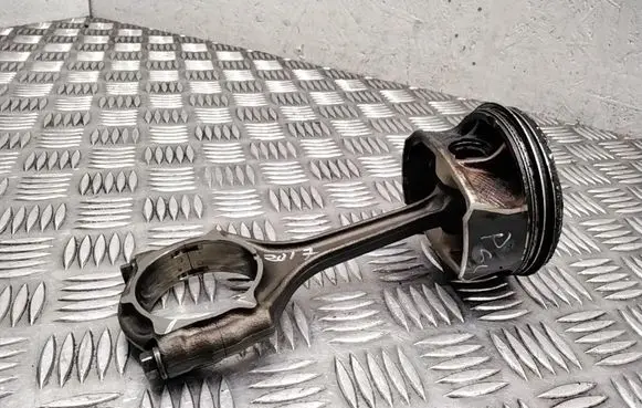 Chrysler Pacifica Piston with connecting rod