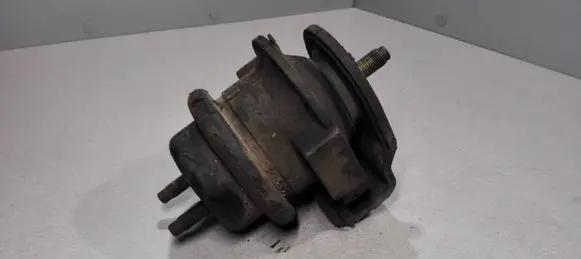 Nissan Patrol Y61 Engine mount bracket 11210VB910