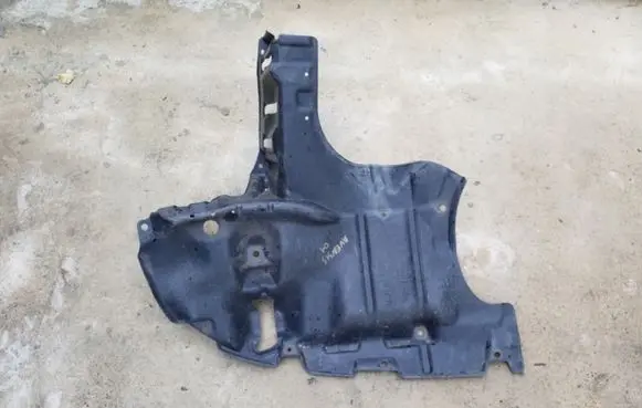 Toyota Avensis T220 Engine splash shield/under tray
