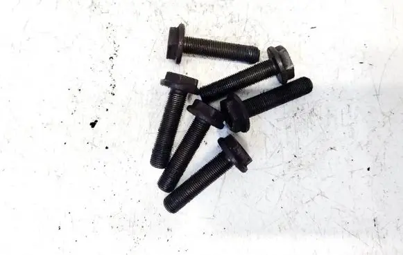 Volkswagen PASSAT B5 Nuts/bolts 