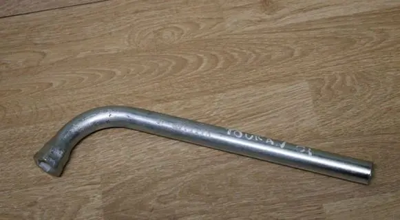 Volkswagen Touran I Wheel nut wrench 4D0012219A