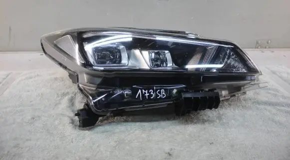 Nissan Leaf II (ZE1) Headlight/headlamp 260105SH5A A1S0610000