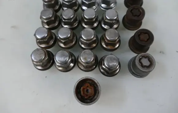 Toyota RAV 4 (XA20) Nuts/bolts 