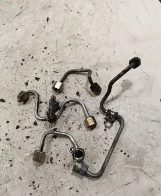 Volkswagen PASSAT B7 Fuel injector supply line/pipe 