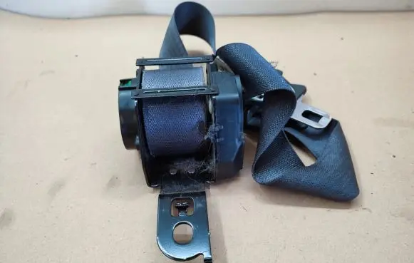 Jeep Grand Cherokee (WK) Front seatbelt