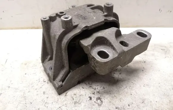 Volkswagen PASSAT B7 Engine mount bracket 1K0199262CR