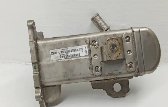 Ford Kuga I EGR valve cooler V29004027 MM111BL