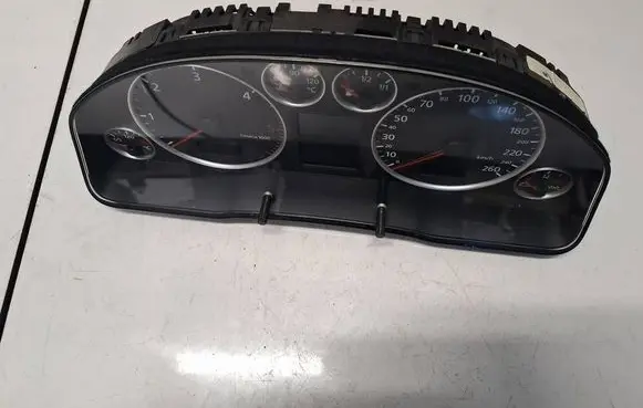 Audi A6 S6 C5 4B Speedometer (instrument cluster) 110080128