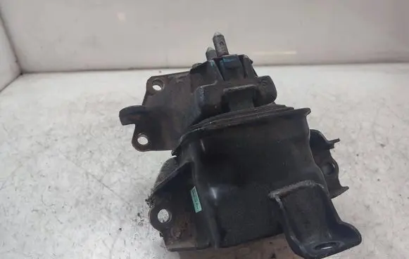 KIA Optima Engine mount bracket